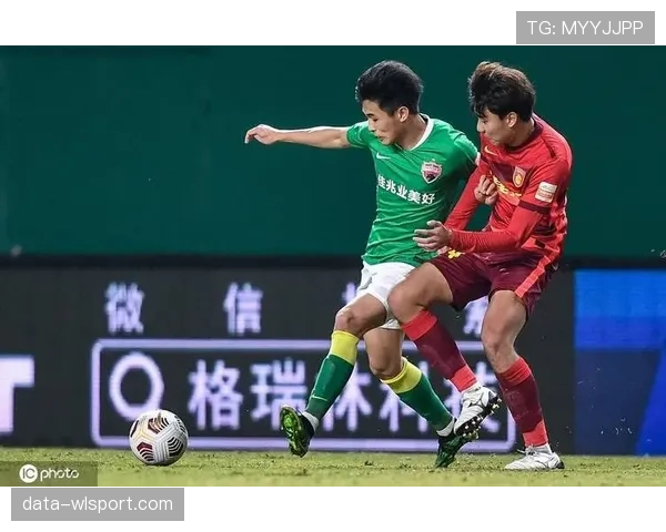 快速任意球规则：何时允许立即开球及裁判对干扰的判罚